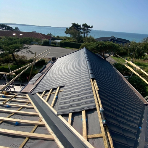 Tagrenovering i Næstved med professionel reparation, udskiftning af tagsten og energioptimering